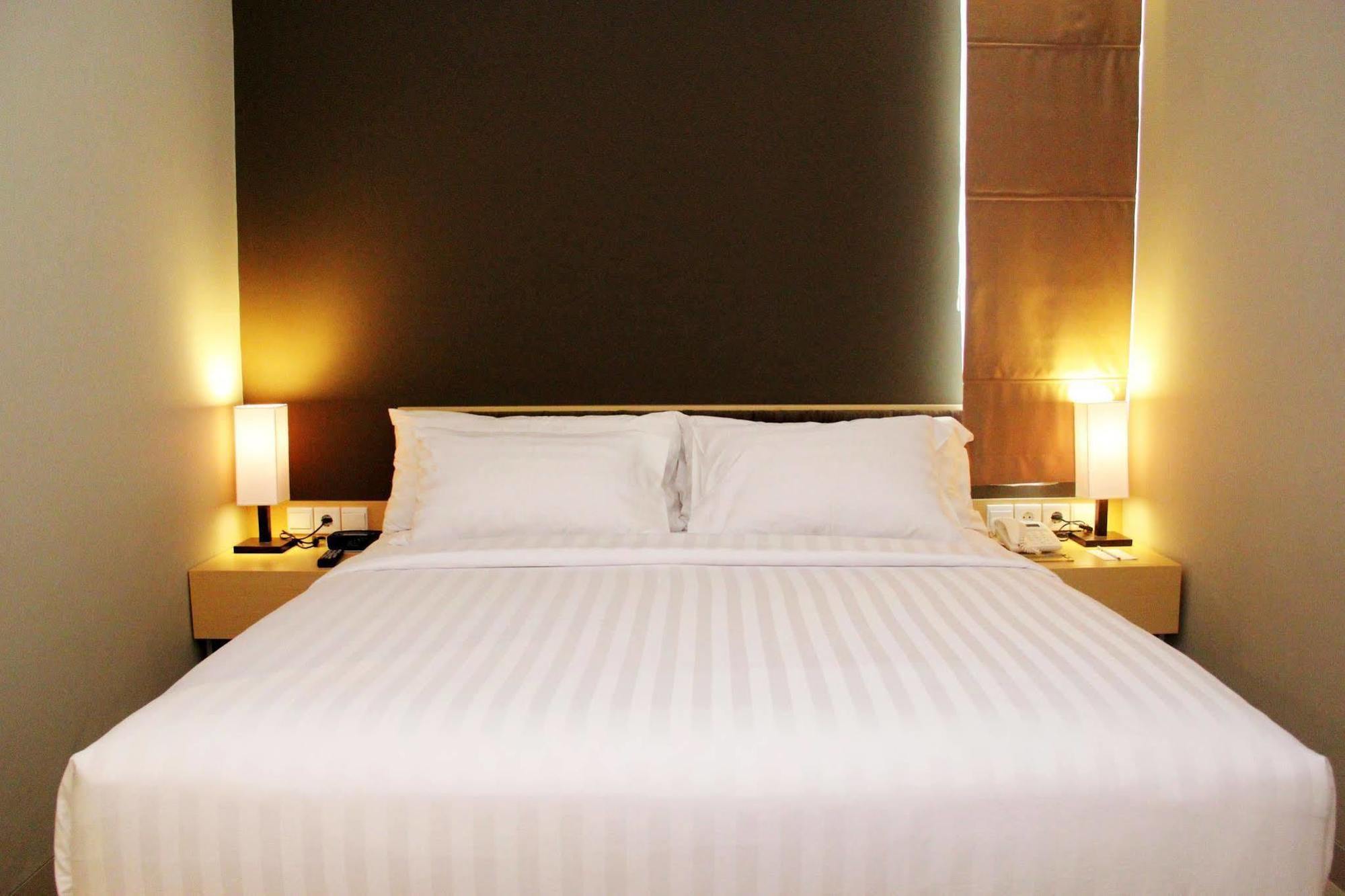 Maestro Hotel Kota Baru Понтіанак Екстер'єр фото
