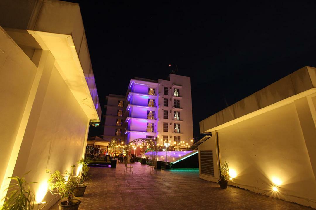 Maestro Hotel Kota Baru Понтіанак Екстер'єр фото